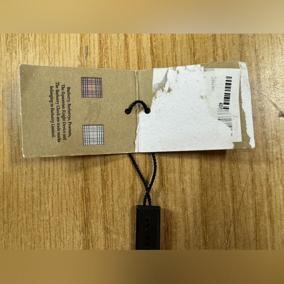 Burberry zip around wallet - Picture 5 of 9